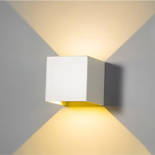 Applique da muro alluminio con 2 led 10x10x8cm