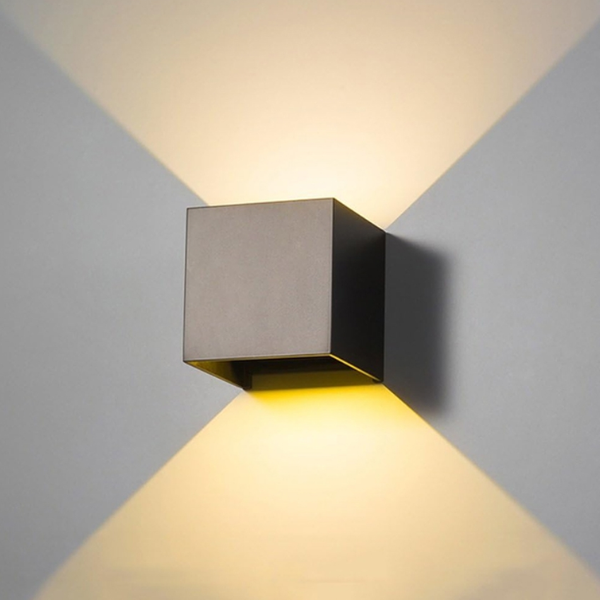 Applique da muro alluminio con 2 led 10x10x8cm