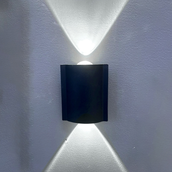 Applique da muro alluminio con 2 led 4x6,5x4cm