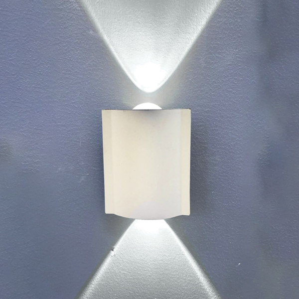 Applique da muro alluminio con 2 led 4x6,5x4cm